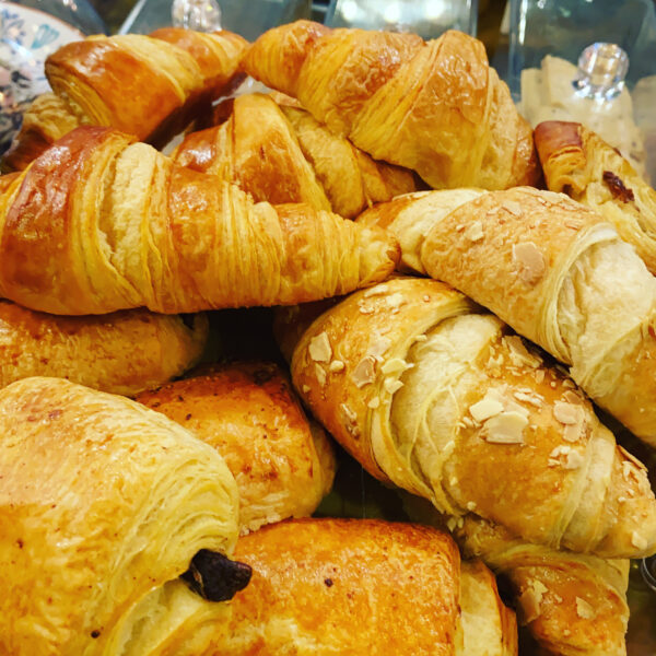 6 x mixed breakfast pastries